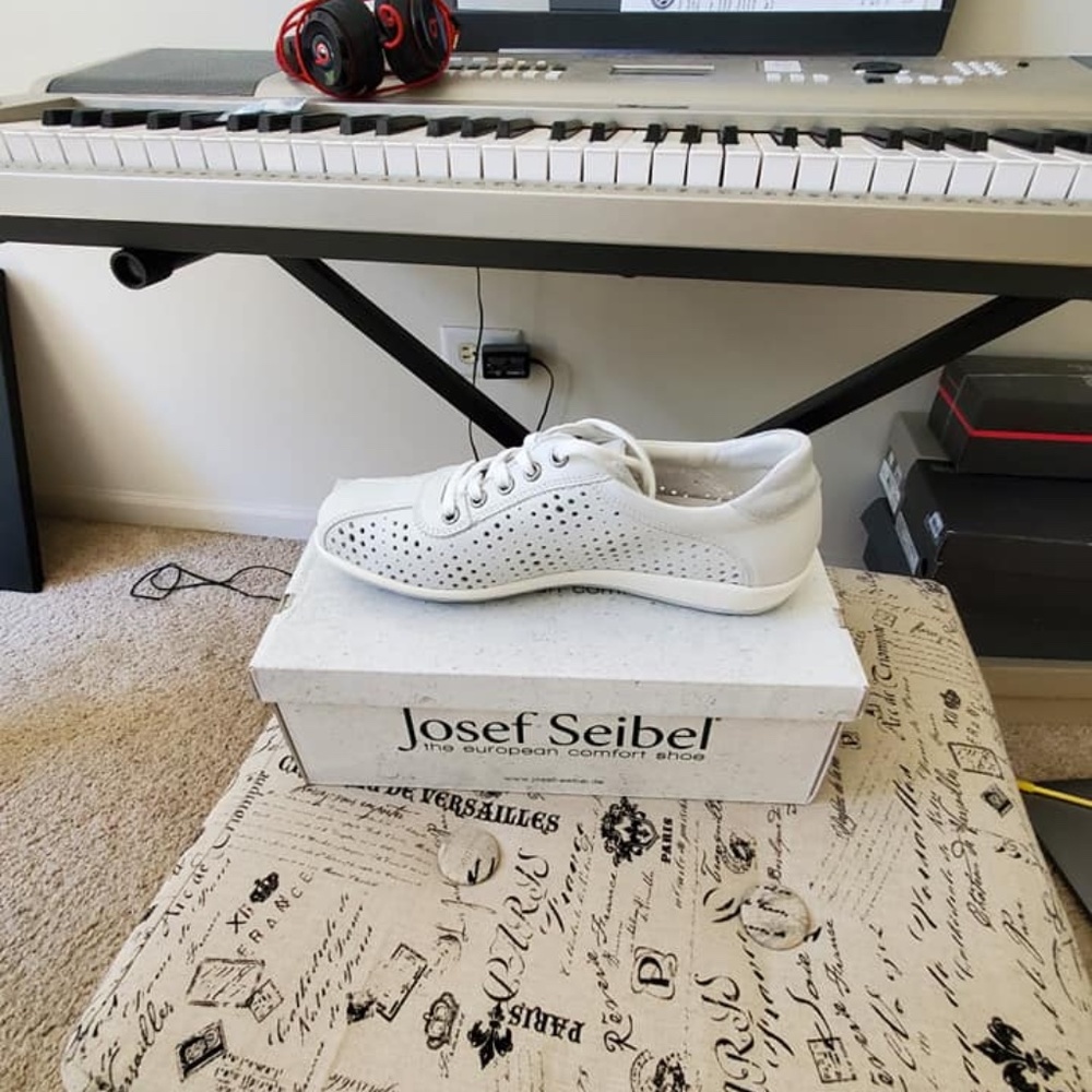 Comfortable Gym Shoes for You!!